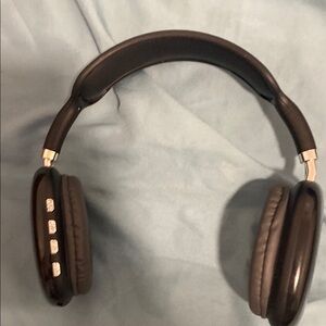 Wireless Black Headphones